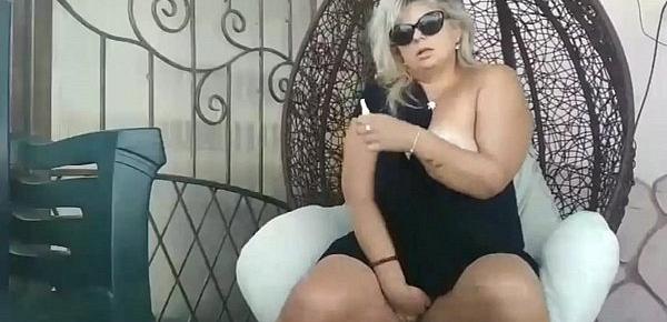  BBW with big boobs outdoors play in garden